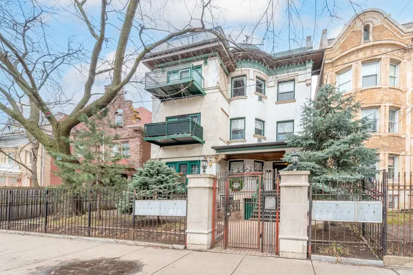 $1,250 | 4518 North Sheridan Road, Unit 2E, Chicago, IL 60640