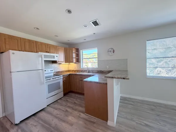 $1,600 | 2600 Southeast Ocean Boulevard, Unit Y15, Stuart, FL 34996