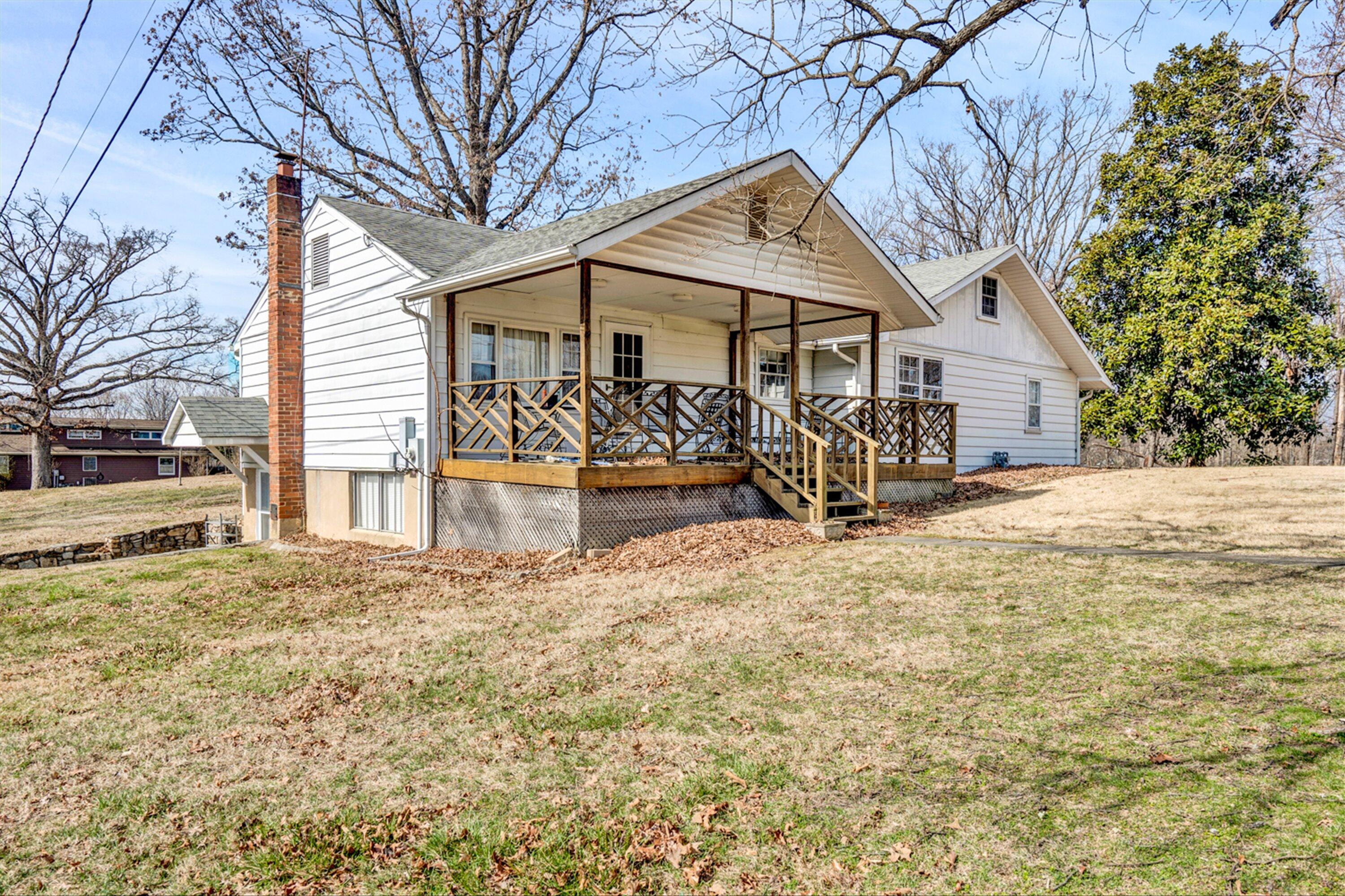 655 Hemlock Road Salem, VA 24153 - Photo 2 of 22 02-DSC7210