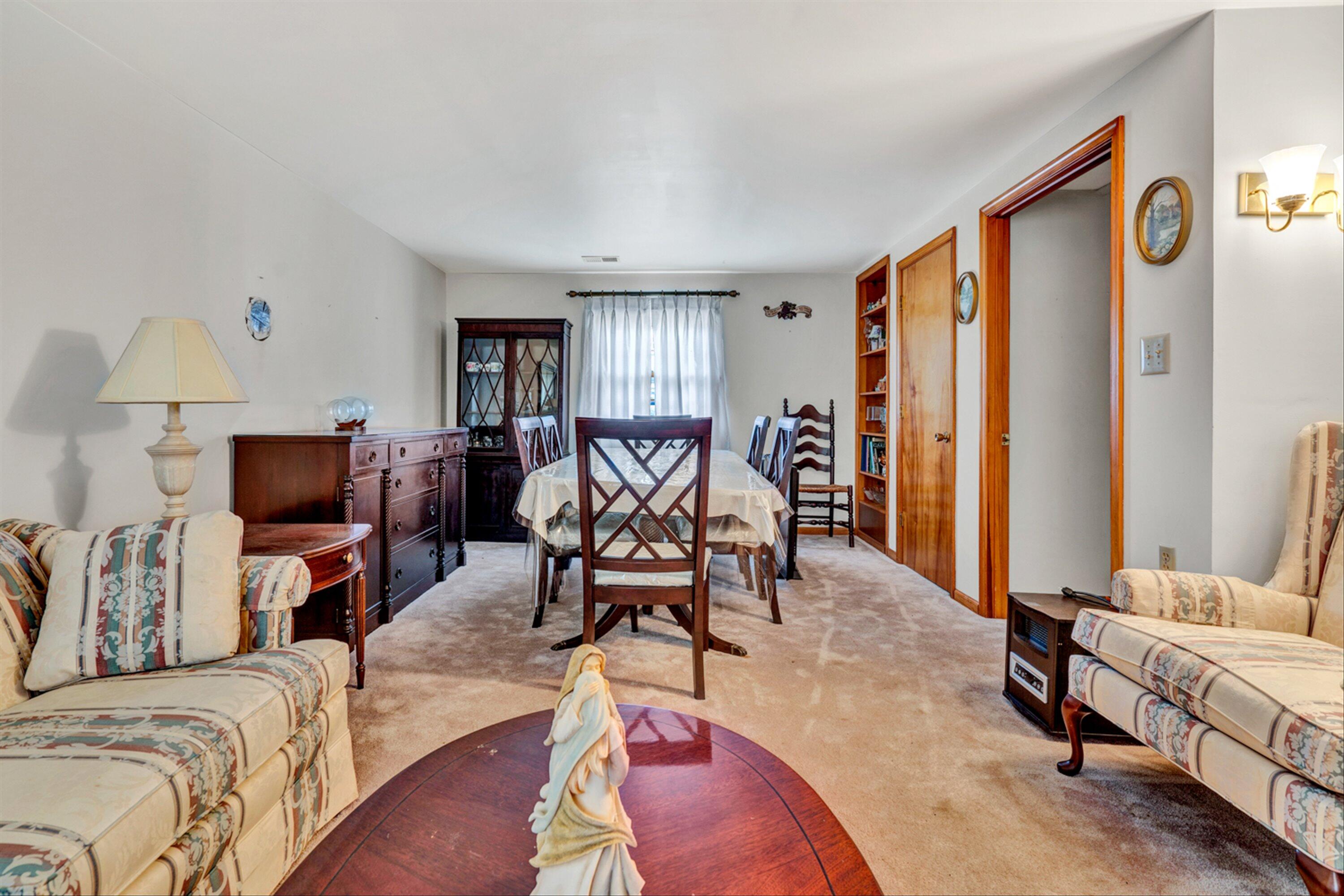 655 Hemlock Road Salem, VA 24153 - Photo 4 of 22 04-DSC7228