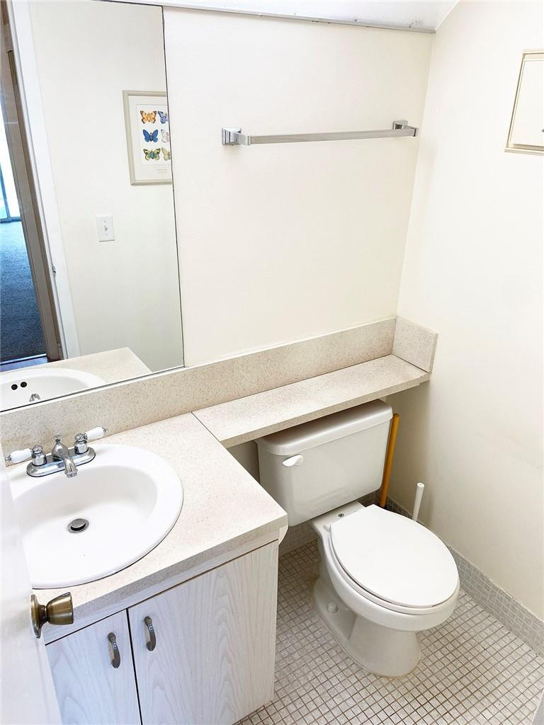 3035 Guildford East, Unit 3035 Boca Raton, FL 33434 - Photo 15 of 21 Half bathroom
