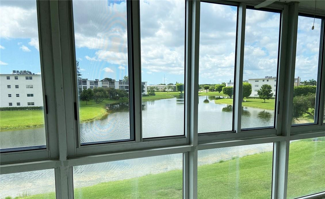3035 Guildford East, Unit 3035 Boca Raton, FL 33434 - Photo 3 of 21 Patio View 2