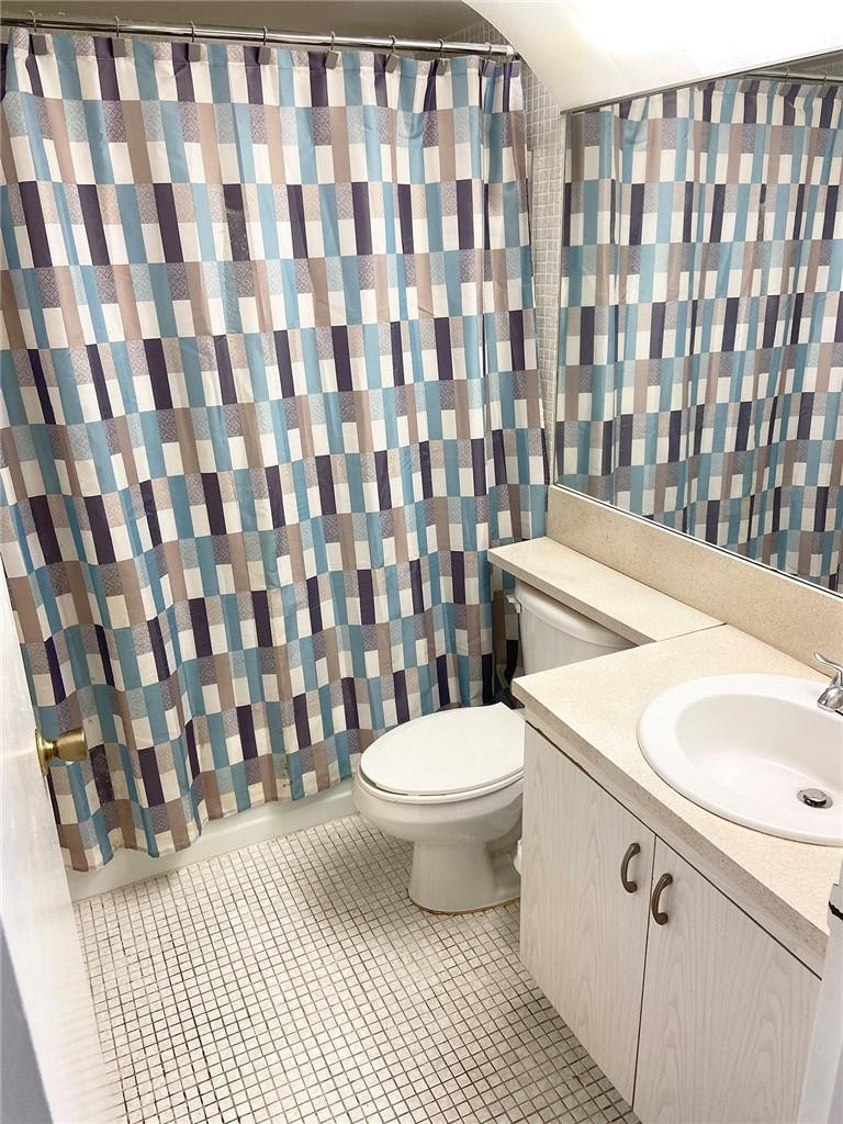 3035 Guildford East, Unit 3035 Boca Raton, FL 33434 - Photo 6 of 21 Full bath w/Tub