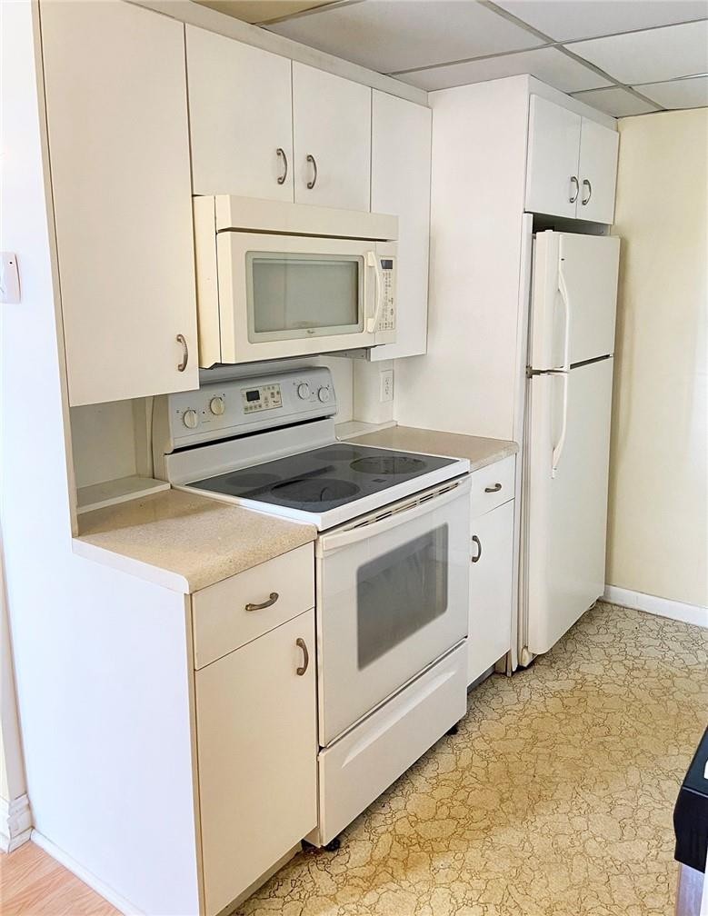 3035 Guildford East, Unit 3035 Boca Raton, FL 33434 - Photo 10 of 21 Kitchen 1