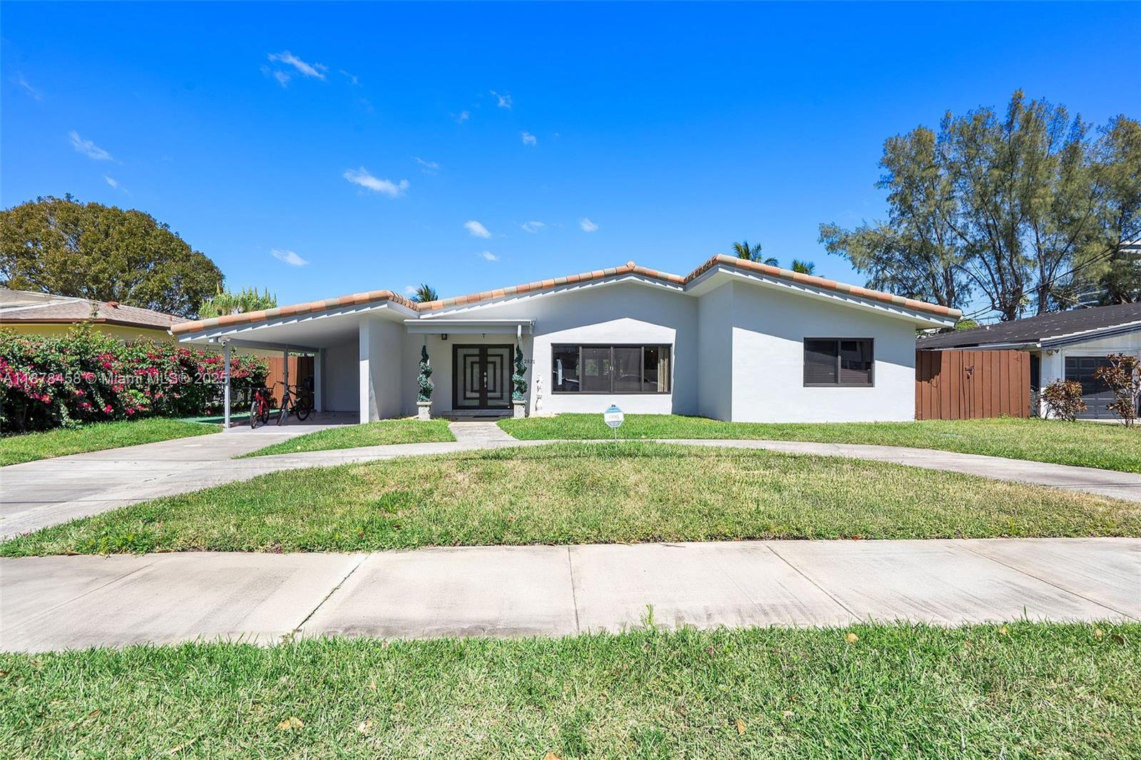 2531 Northeast 195th Street Aventura, FL 33180 - Photo 4 of 45 a front view of house with yard and green space