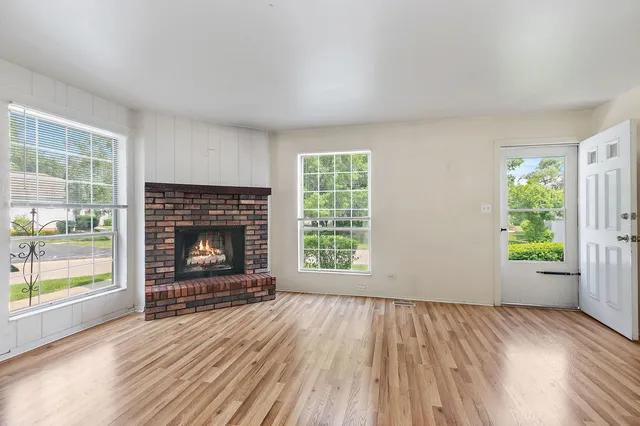 $195,000 | 60 Bright Oaks Circle, Unit 1, Cary, IL 60013