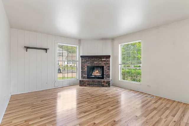 $195,000 | 60 Bright Oaks Circle, Unit 1, Cary, IL 60013