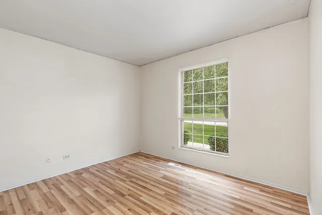 $195,000 | 60 Bright Oaks Circle, Unit 1, Cary, IL 60013