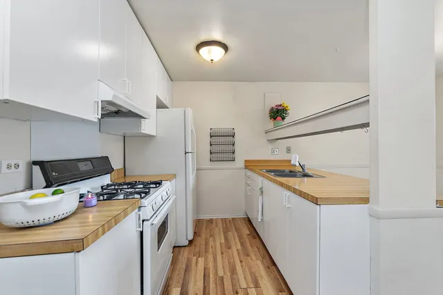 $195,000 | 60 Bright Oaks Circle, Unit 1, Cary, IL 60013