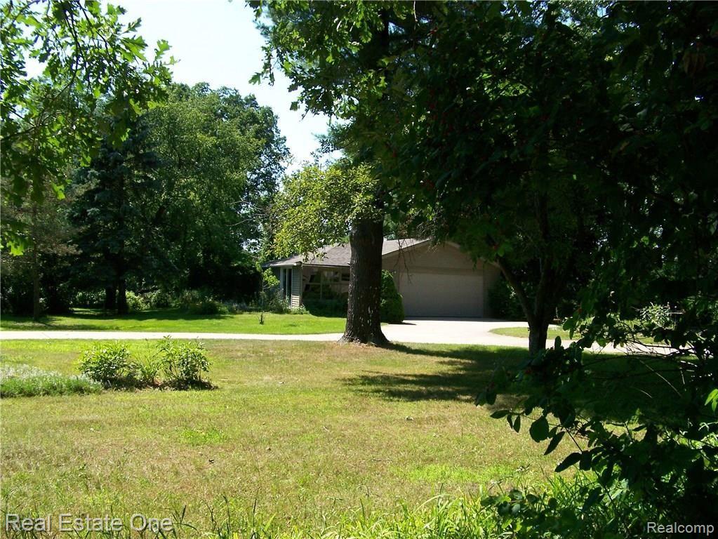 1000 Rochester Road Leonard, MI 48367 - Photo 2 of 33 100_1836.JPG