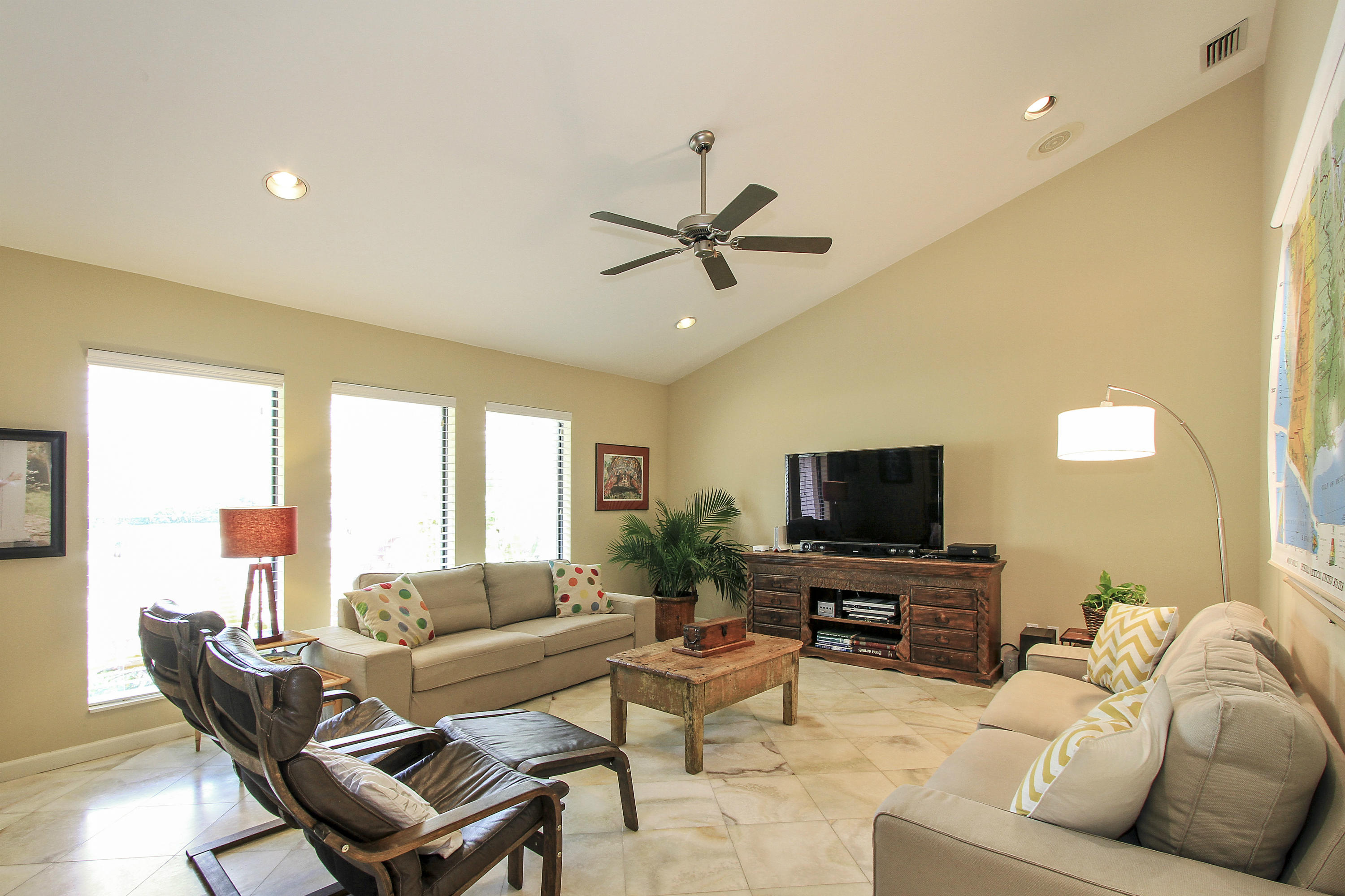 25 Rabbits Run Palm Beach Gardens, FL 33418 - Photo 5 of 22 Family Room