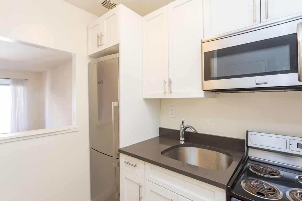 221 East 82nd Street, Unit 4B Manhattan, NY 10028 - Photo 2 of 4