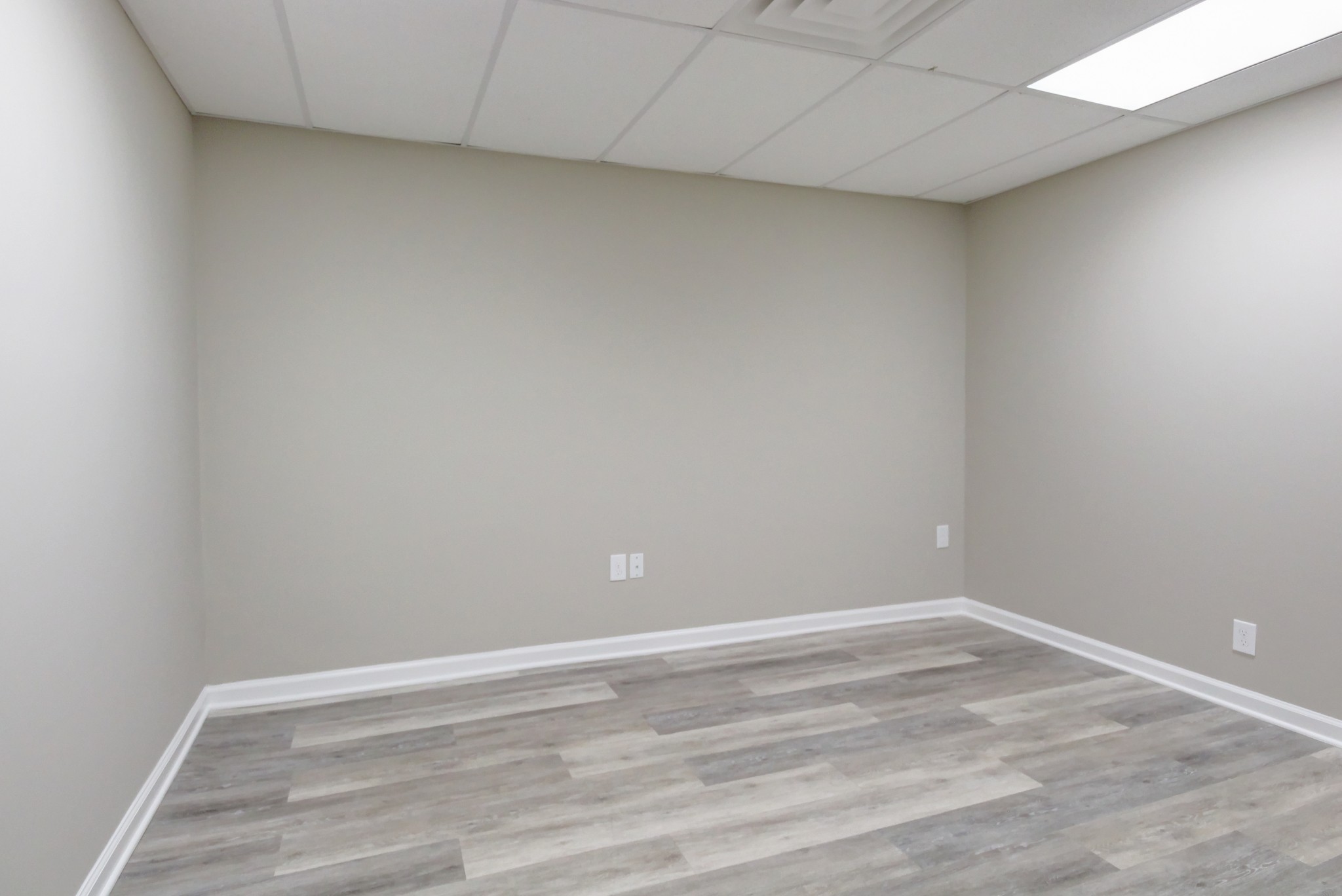 1017 South Riverside Drive Clarksville, TN 37040 - Photo 32 of 51 a view of an empty room