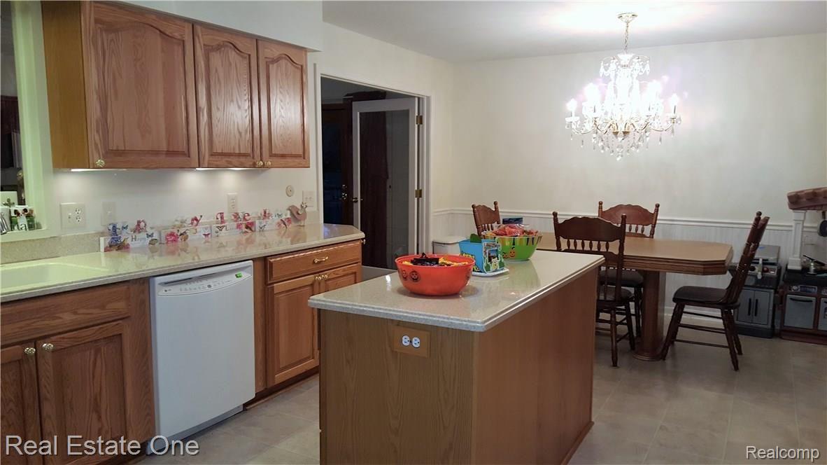 845 Shortridge Avenue Rochester, MI 48307 - Photo 4 of 21 20161103_183344 (2).jpg