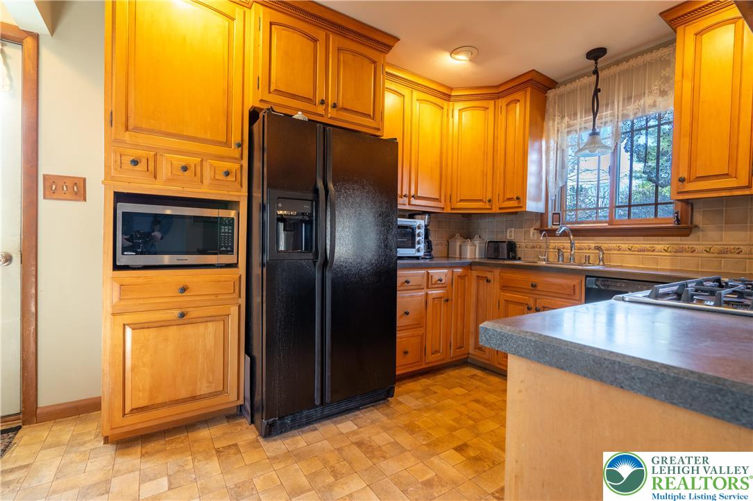 77 Uhlerstown Hill Road Erwinna, PA 18920 - Photo 19 of 47 a kitchen with stainless steel appliances granite countertop a refrigerator a sink and a stove