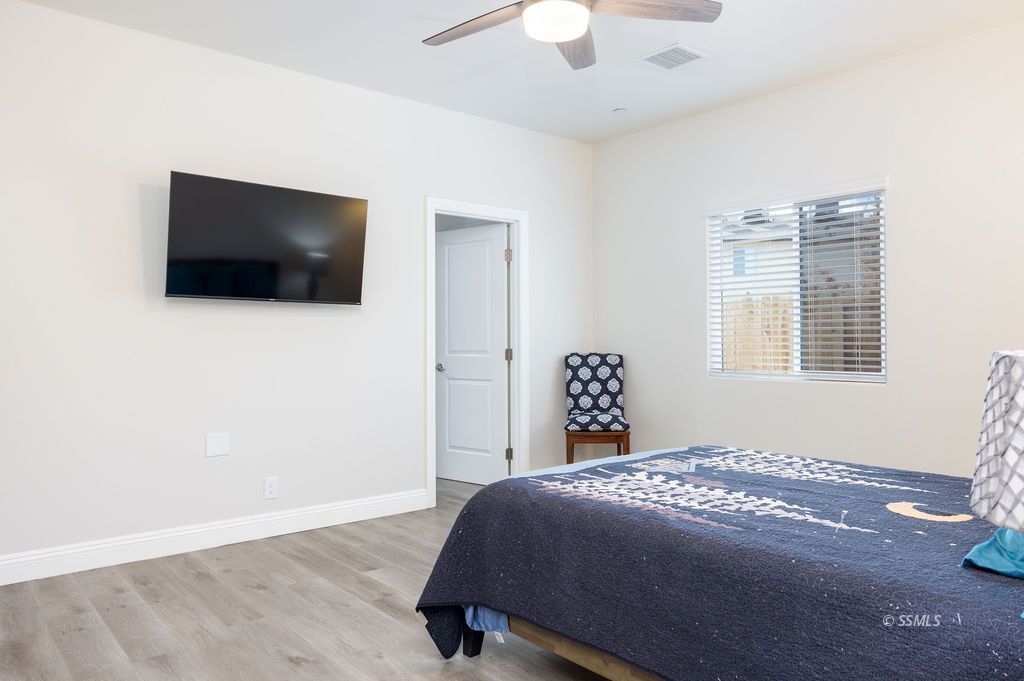 1014 Ocean Avenue Ridgecrest, CA 93555 - Photo 25 of 37 a bedroom with a bed and a flat screen tv