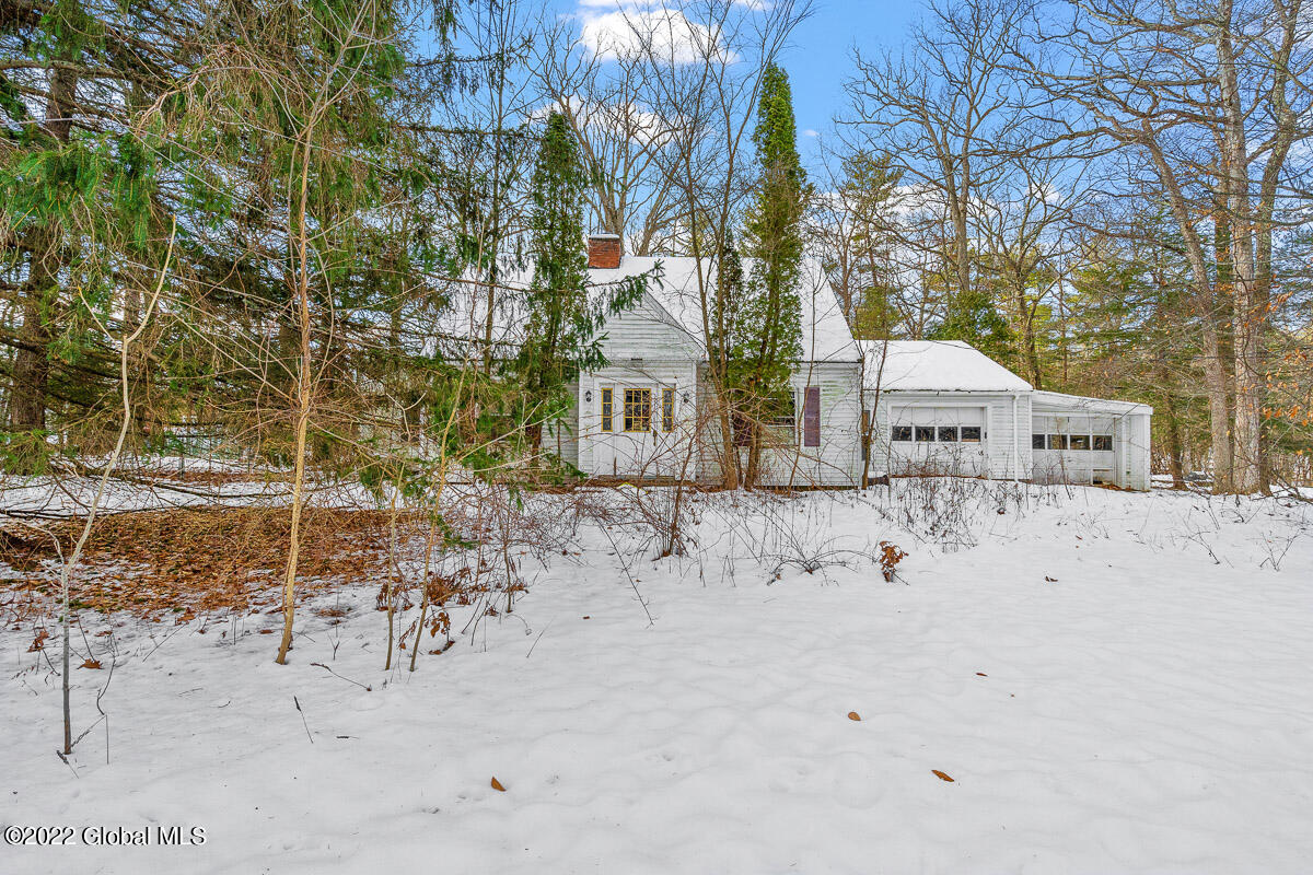 2388 River Road Niskayuna, NY 12309 - Photo 6 of 11 Front