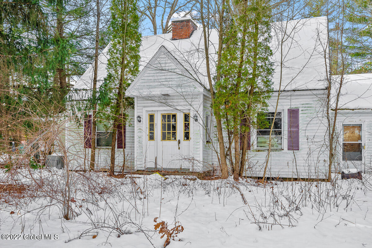 2388 River Road Niskayuna, NY 12309 - Photo 7 of 11 2388 River Road Niskayuna NY Exteriors 0