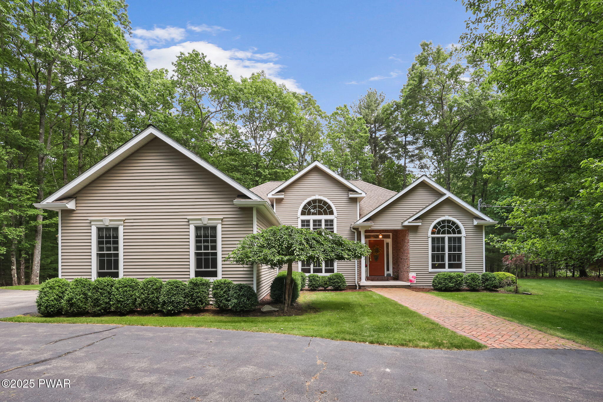 39 Fawn Ridge Drive Hawley, PA 18428 - Photo 3 of 46