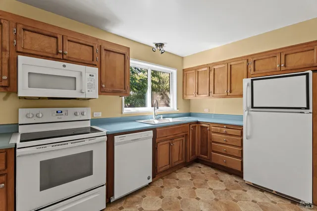 $329,900 | 611 Hawthorne Lane, Willits, CA 95490