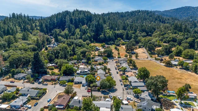 $329,900 | 611 Hawthorne Lane, Willits, CA 95490