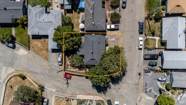 $329,900 | 611 Hawthorne Lane, Willits, CA 95490