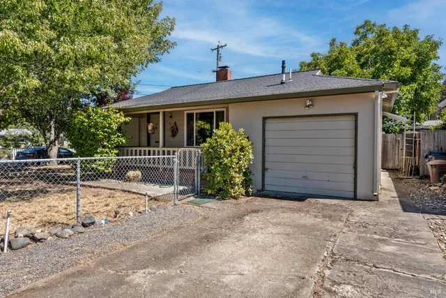 $329,900 | 611 Hawthorne Lane, Willits, CA 95490