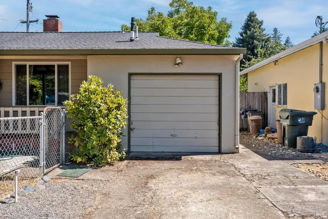 $329,900 | 611 Hawthorne Lane, Willits, CA 95490