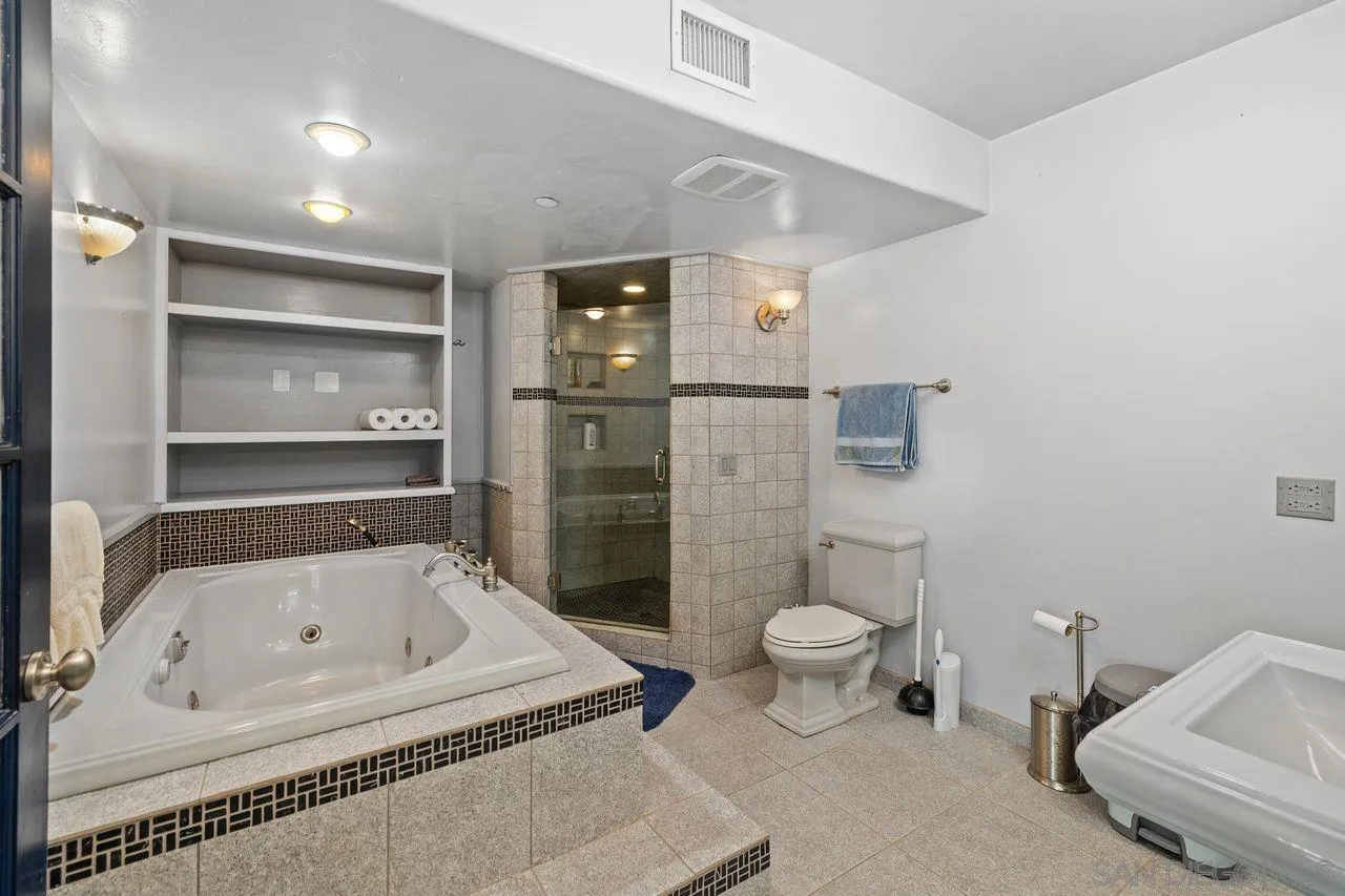 9545 Chestnut Street Spring Valley, CA 91977 - Photo 26 of 32 a bathroom with a bathtub and a toilet