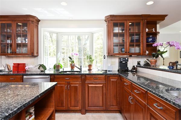 662 Salem End Road Framingham, MA 01702 - Photo 3 of 29 Gallery Image 3