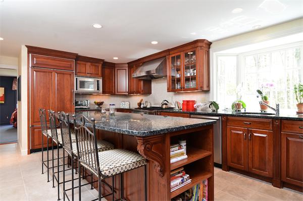 662 Salem End Road Framingham, MA 01702 - Photo 4 of 29 Gallery Image 4