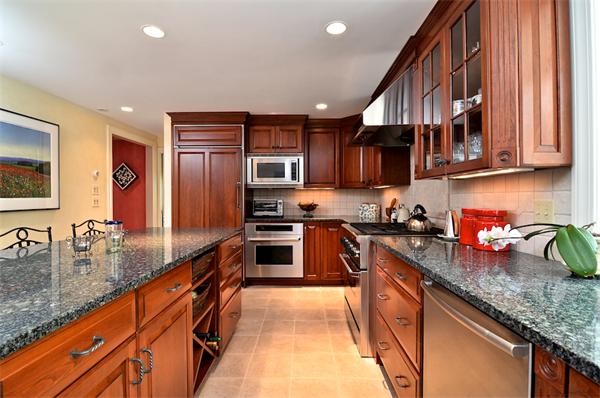 662 Salem End Road Framingham, MA 01702 - Photo 5 of 29 Gallery Image 5