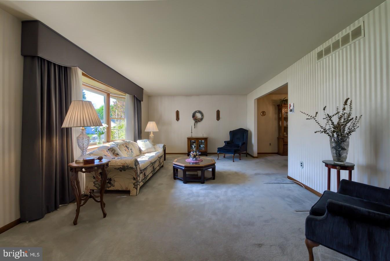 739 York Road Mount Laurel, NJ 08054 - Photo 5 of 33