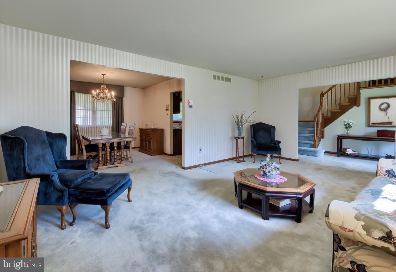 739 York Road Mount Laurel, NJ 08054 - Photo 7 of 33
