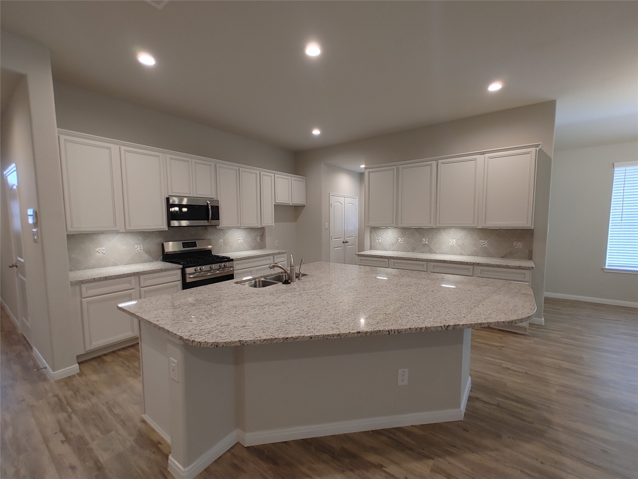 6206 Blue Coast Lane Conroe, TX 77304 - Photo 2 of 43 a kitchen with kitchen island sink stove and refrigerator
