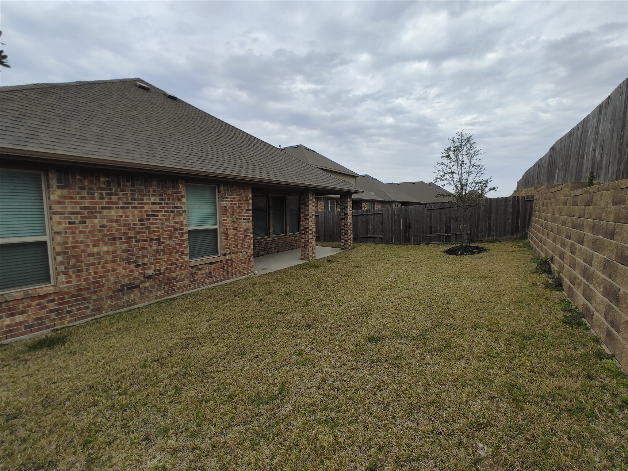 6206 Blue Coast Lane Conroe, TX 77304 - Photo 28 of 43 a backyard of a house