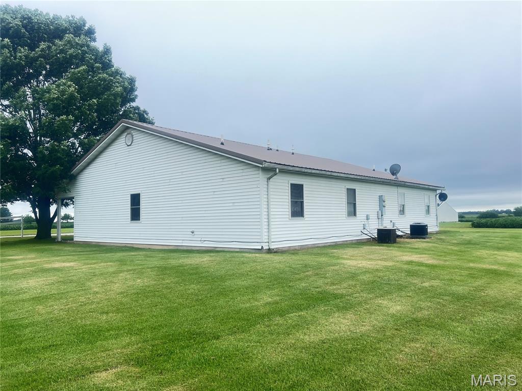 812 West Douglas Street New Douglas, IL 62074 - Photo 2 of 13