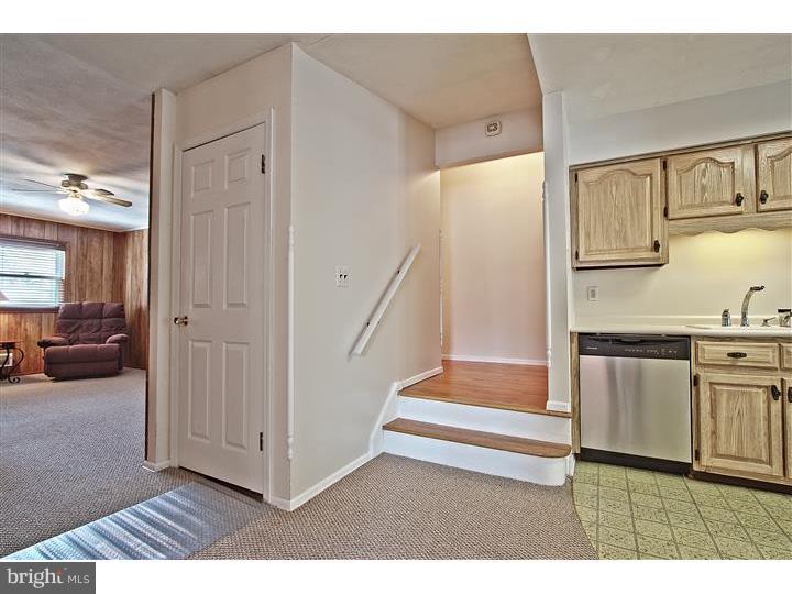 41 Tar Heels Road Hamilton, NJ 08619 - Photo 6 of 20 Kitchen