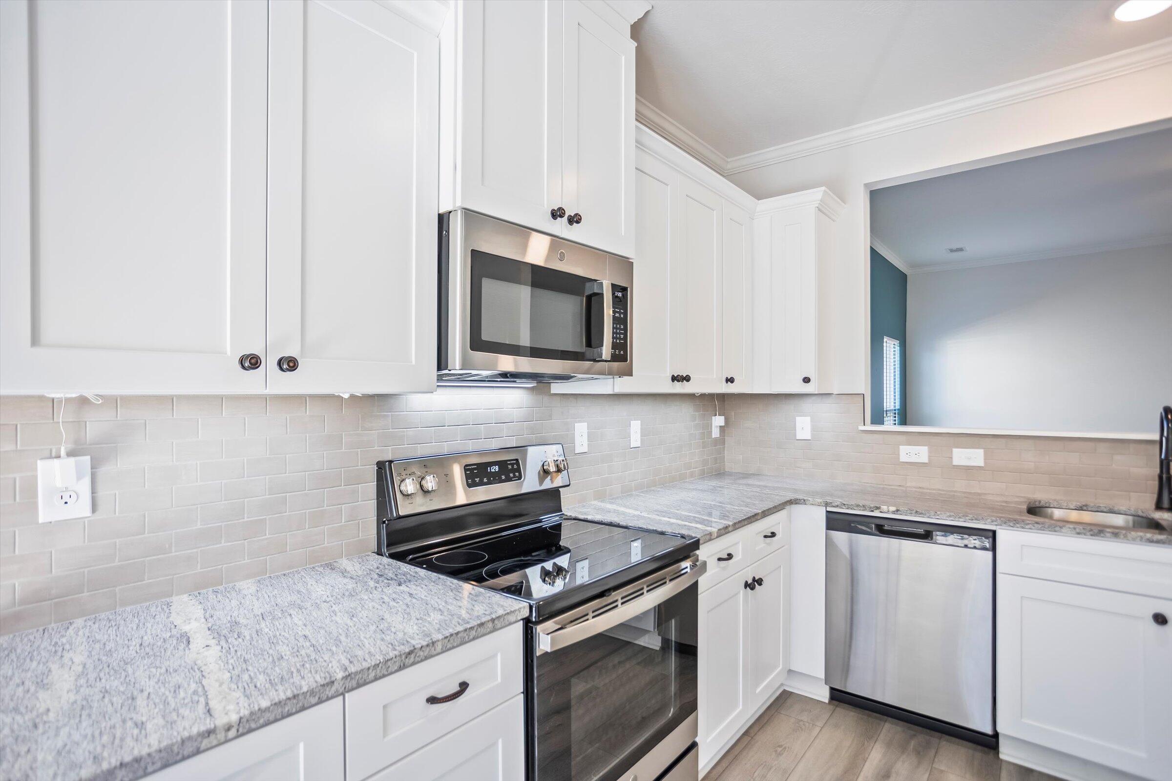 3626 Finley Court Grovetown, GA 30813 - Photo 10 of 33 Upgraded under cabinet lighting.