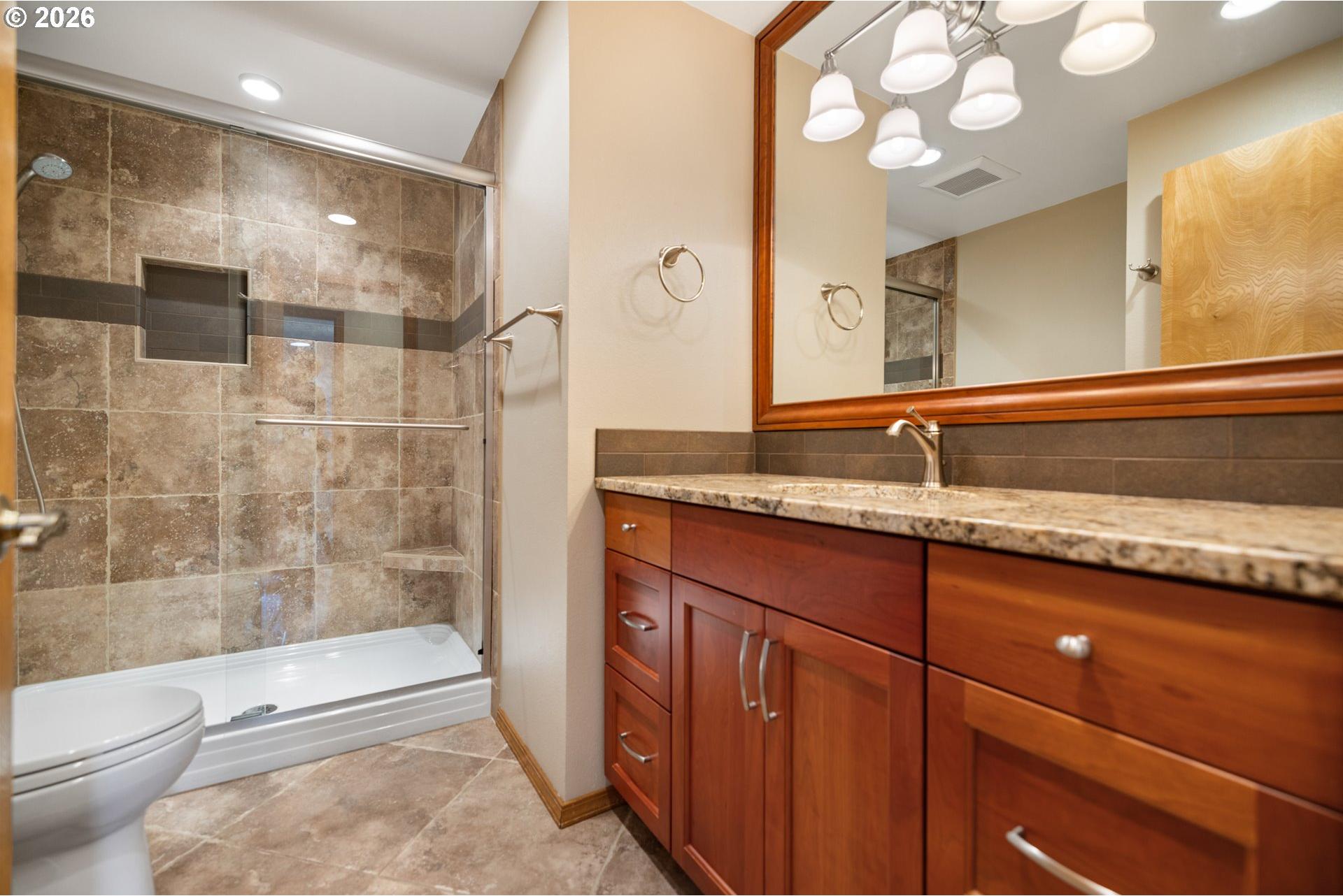 15615 Northwest Ridgetop Lane Beaverton, OR 97006 - Photo 21 of 30 Bathroom