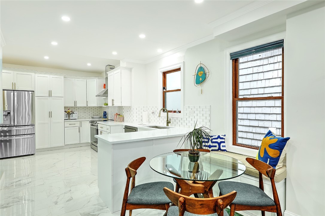 27 South Baptist Street Newport, RI 02840 - Photo 14 of 39