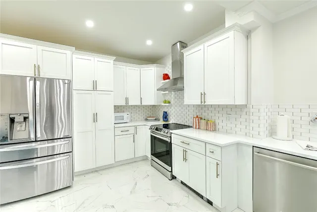 $3,100 | 27 South Baptist Street, Newport, RI 02840