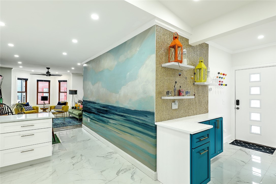 27 South Baptist Street Newport, RI 02840 - Photo 5 of 39