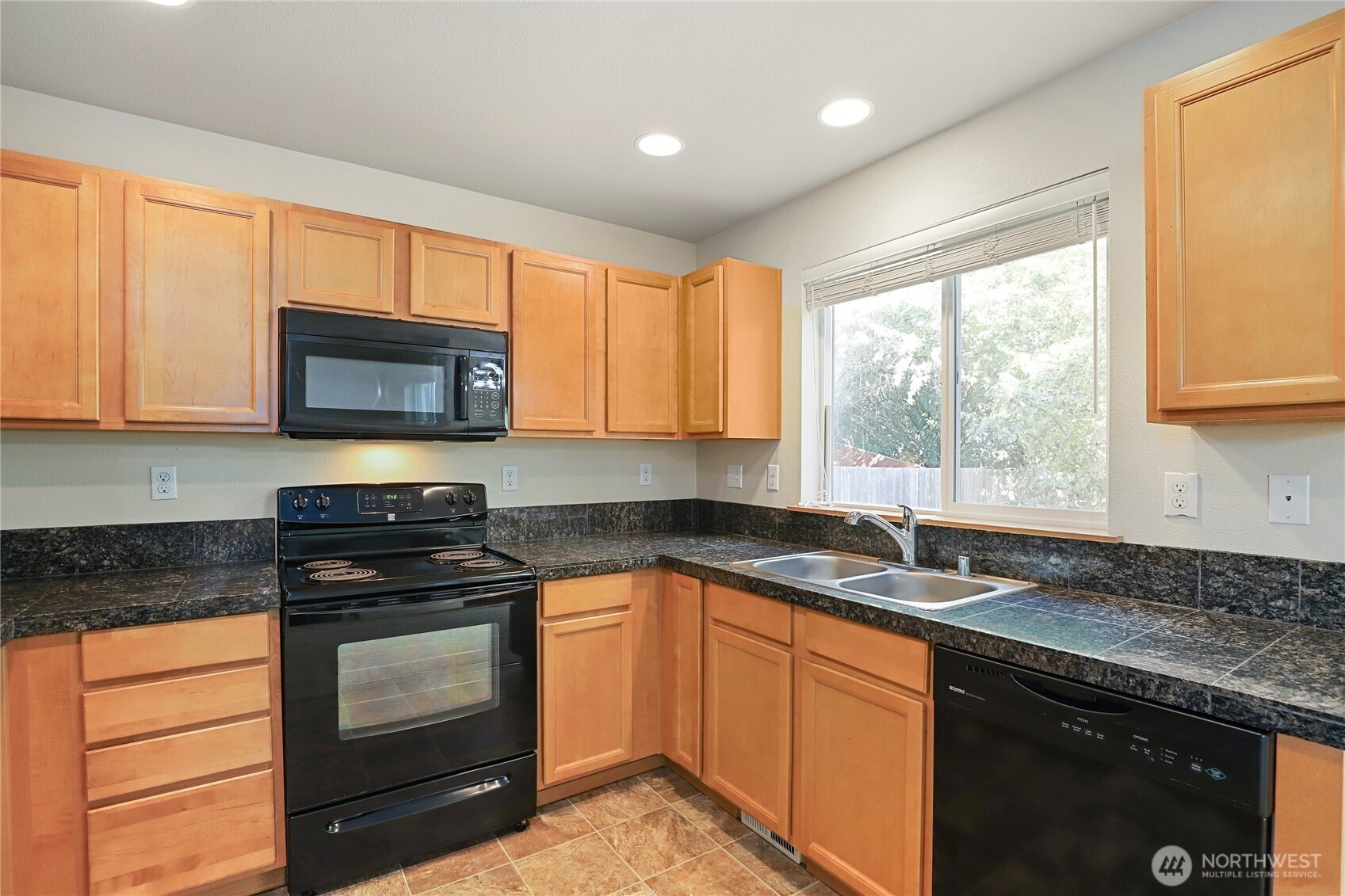 638 Shirehill Street Bremerton, WA 98310 - Photo 12 of 36