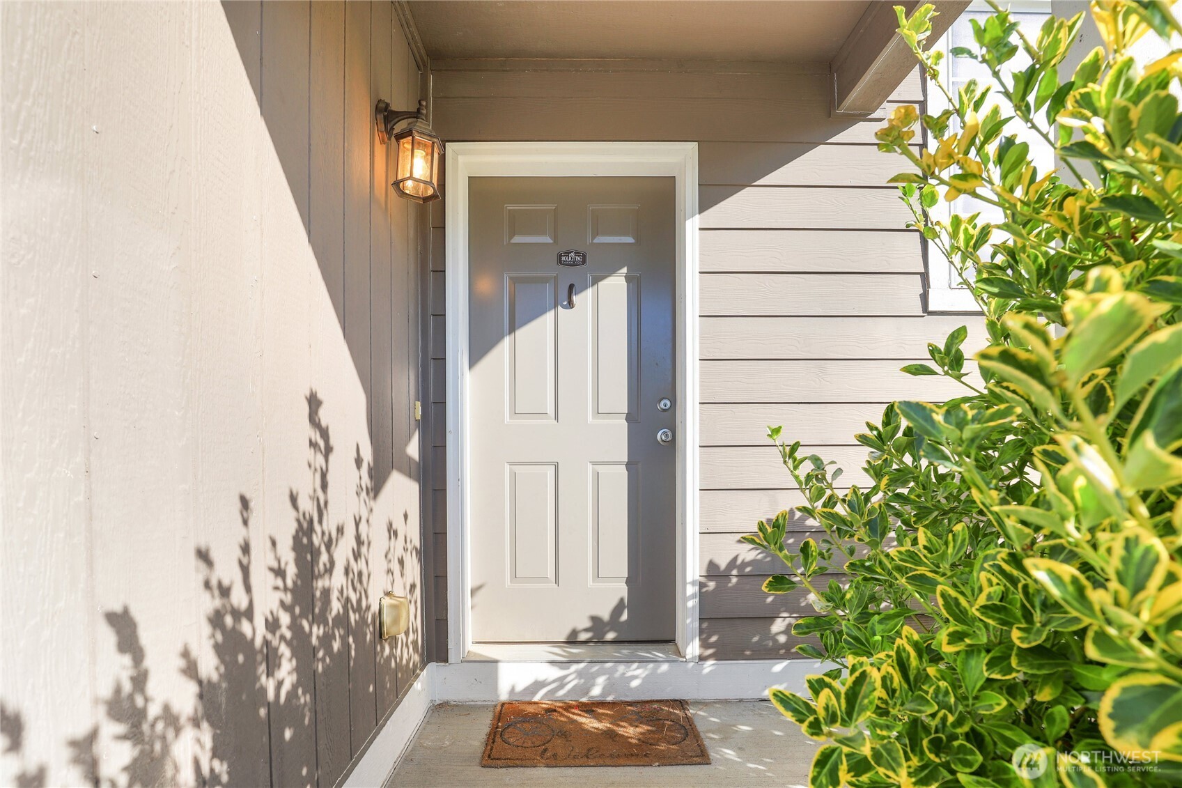 638 Shirehill Street Bremerton, WA 98310 - Photo 3 of 36