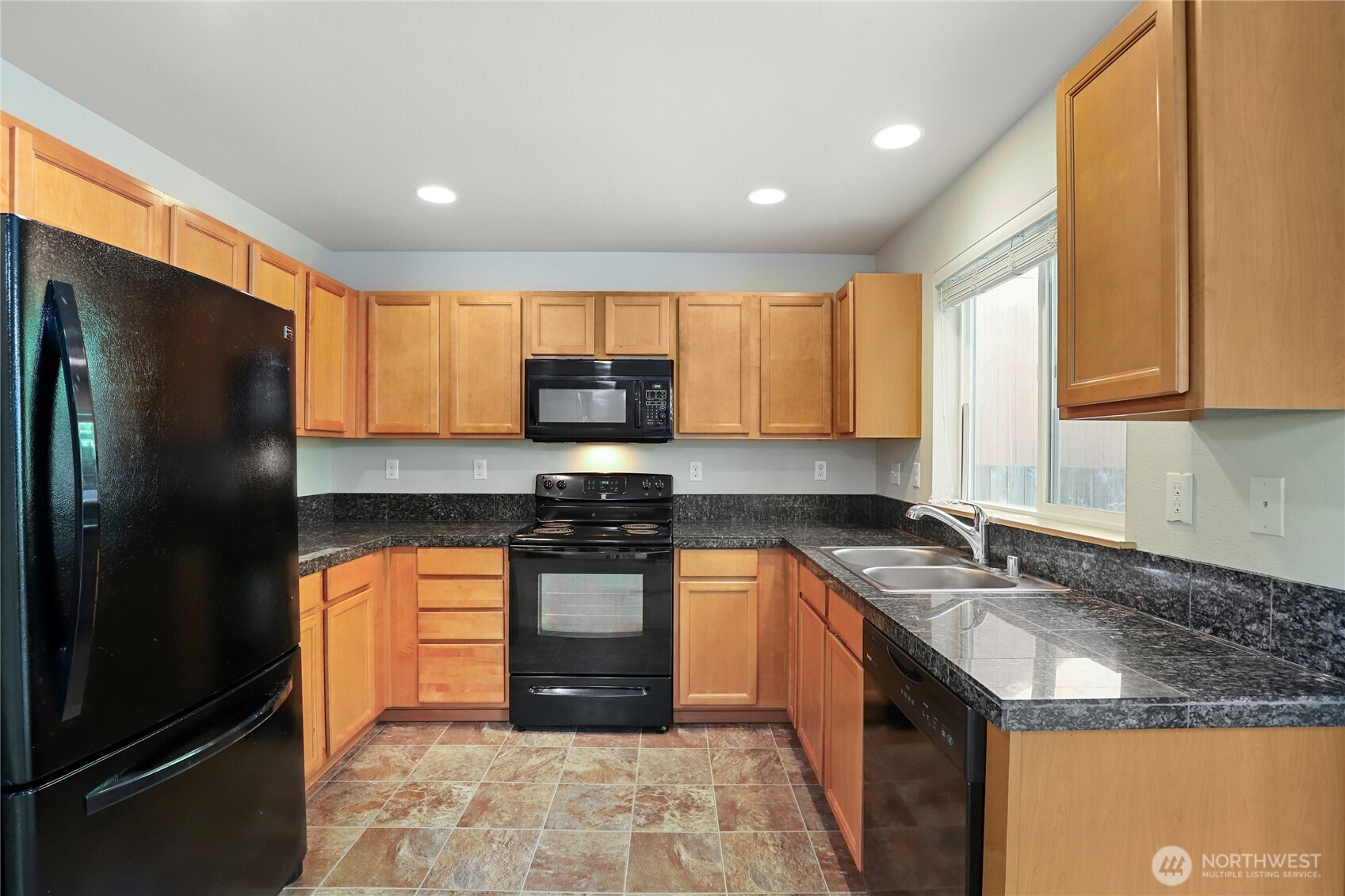 638 Shirehill Street Bremerton, WA 98310 - Photo 10 of 36