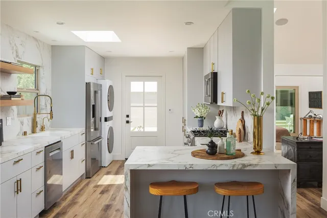 $3,200,000 | 212 East 19th Street, Costa Mesa, CA 92627