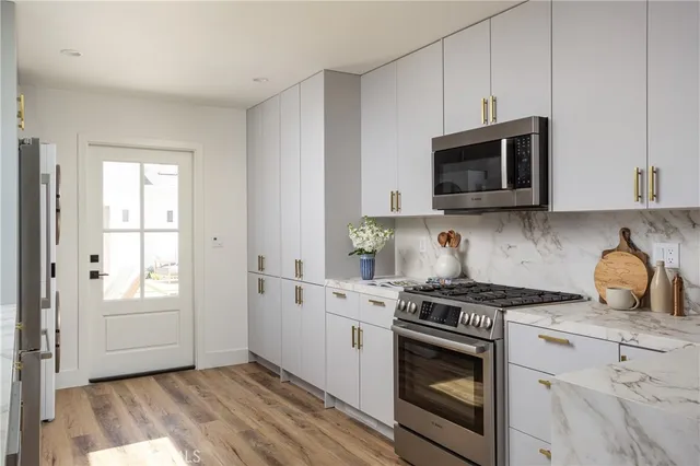 $3,200,000 | 212 East 19th Street, Costa Mesa, CA 92627