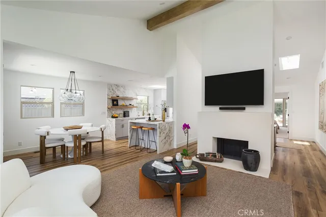 $3,200,000 | 212 East 19th Street, Costa Mesa, CA 92627