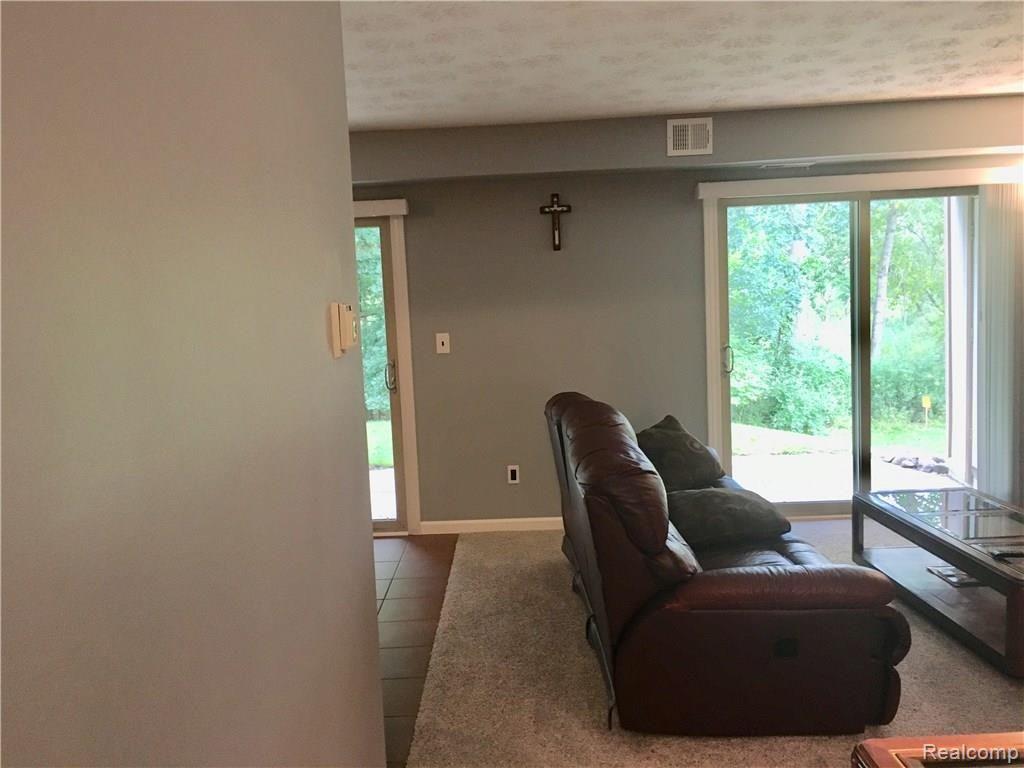 1687 Riverside Drive, Unit U14 Rochester Hills, MI 48309 - Photo 6 of 50